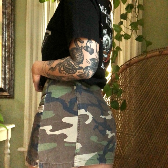🌿 Button Up Camo Skirt. 🌿 - Picture 3 of 5